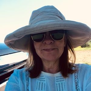 Meet your Posher, Debbie